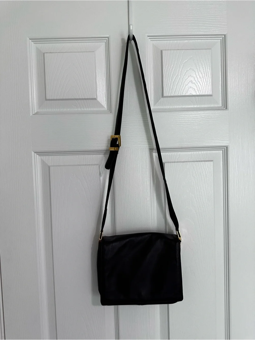 Valerie Stevens Ladies Purse in Chocolate Brown.